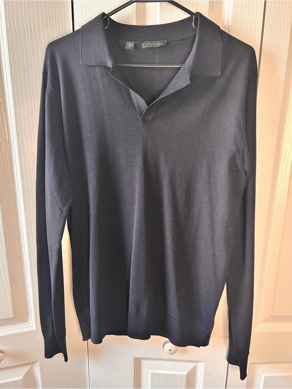 Saks Fifth Avenue Women’s Large V-Neck Navy Wool Polo Sweater Flaw